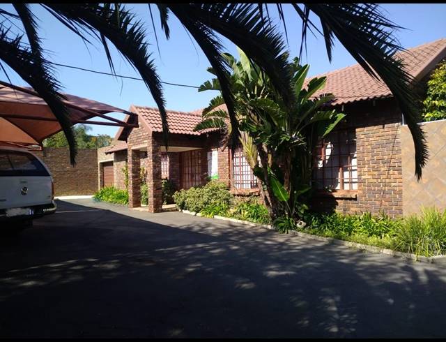 126M² BUSINESS TO LET IN HALFWAY HOUSE